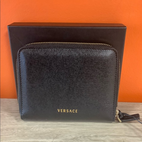 Versace Iconic Medusa Head Square Wallet - Picture 8 of 10